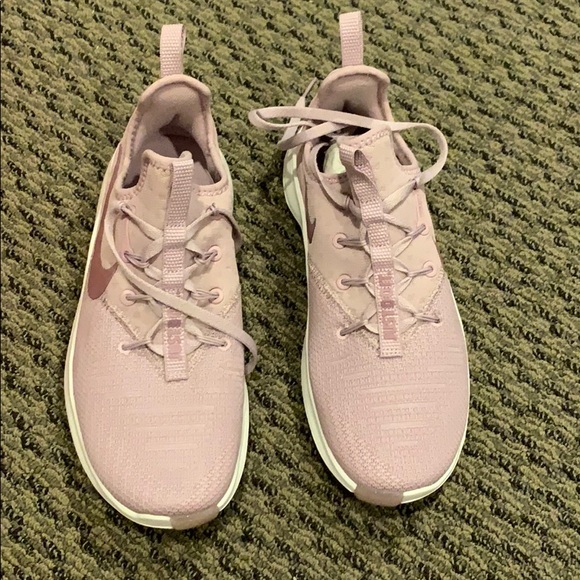 *SOLD* BRAND NEW (IN BOX) NIKE TR8 SNEAKERS - Picture 3 of 4